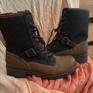 NWT Levi’s Boots